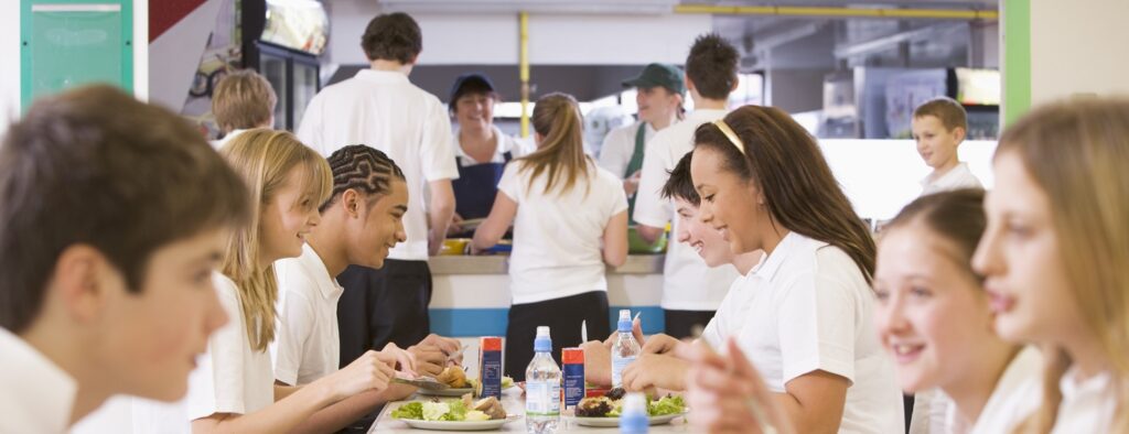 School pupils eating lunch