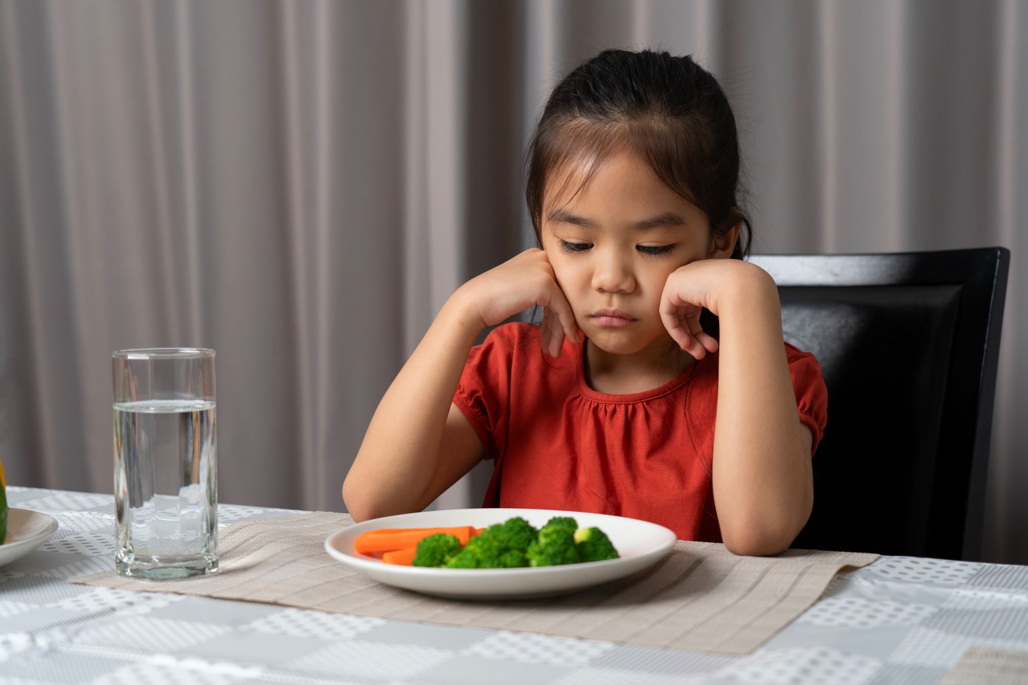Child refusing to eat dinner at home
